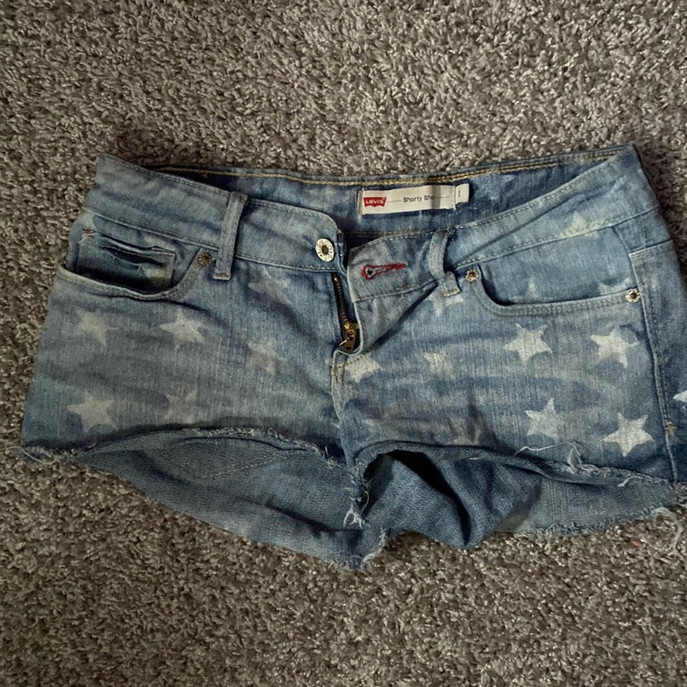 Levi short shorts